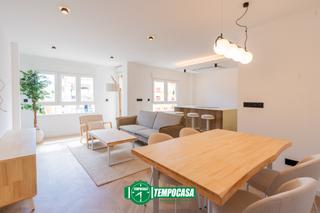 Appartement à Carrer dels sants just i pastor 19. Piso reformado a estrenar con plaza de garaje