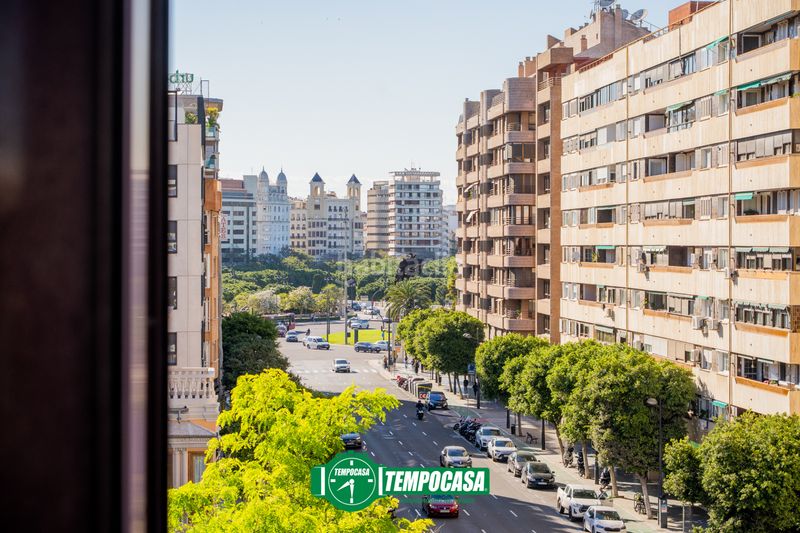 Foto 3f7e42f0-dbfd-45f9-b3d3-99a5fbb00cd5. Pis amb xemeneia calefacció aparcament a Mestalla Valencia