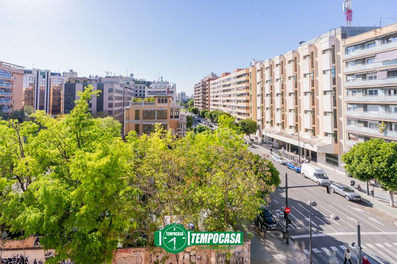 Foto e7567c87-1811-4e3c-9750-221292b79863. Pis amb xemeneia calefacció aparcament a Mestalla Valencia
