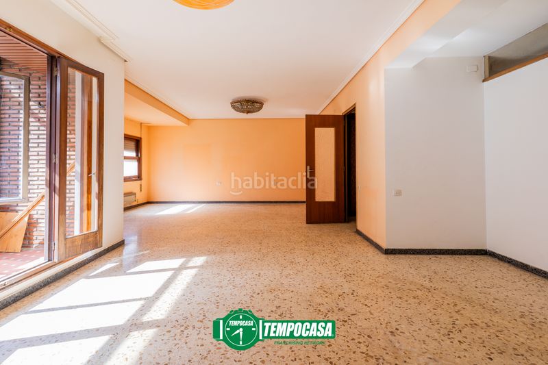 Foto 197e3a49-c63b-475d-bc0e-604091b4faf9. Pis a Mestalla Valencia