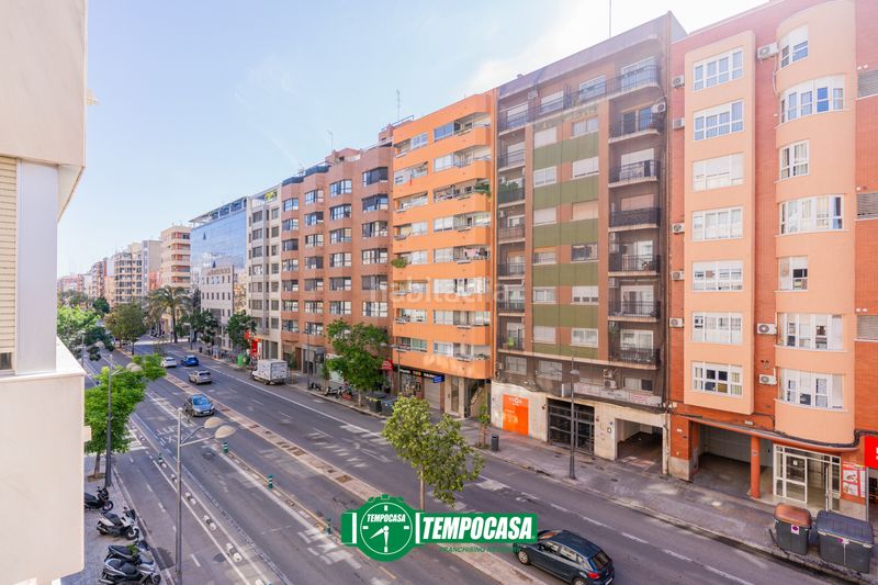 Foto 9c3832bd-f8c1-442d-ba0c-01dfc4d53cbd. Pis a Mestalla Valencia