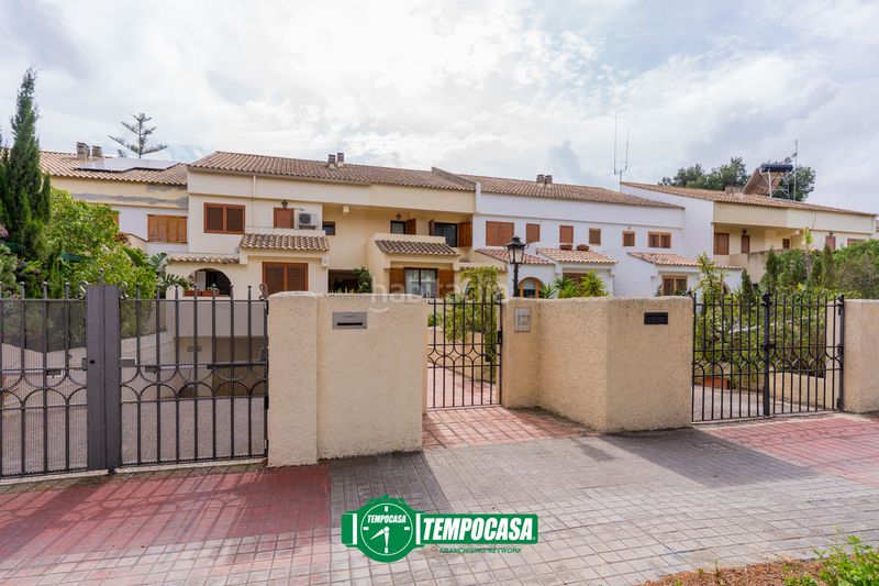 Foto 1dbd9fa0-8aa3-4d9d-8b00-11fc2ed707df. Casa adossada amb aparcament a Godella