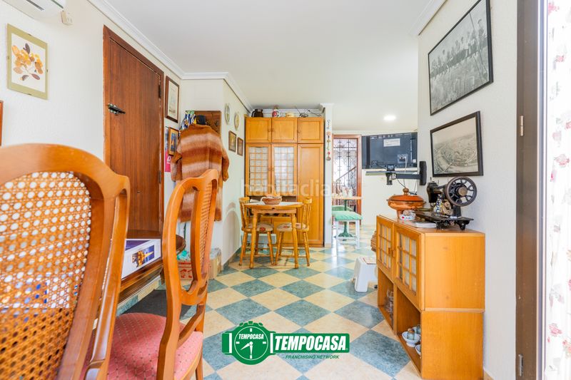 Foto 35d16579-60a9-4714-a4d6-036da905e39a. Casa adossada amb aparcament a Godella
