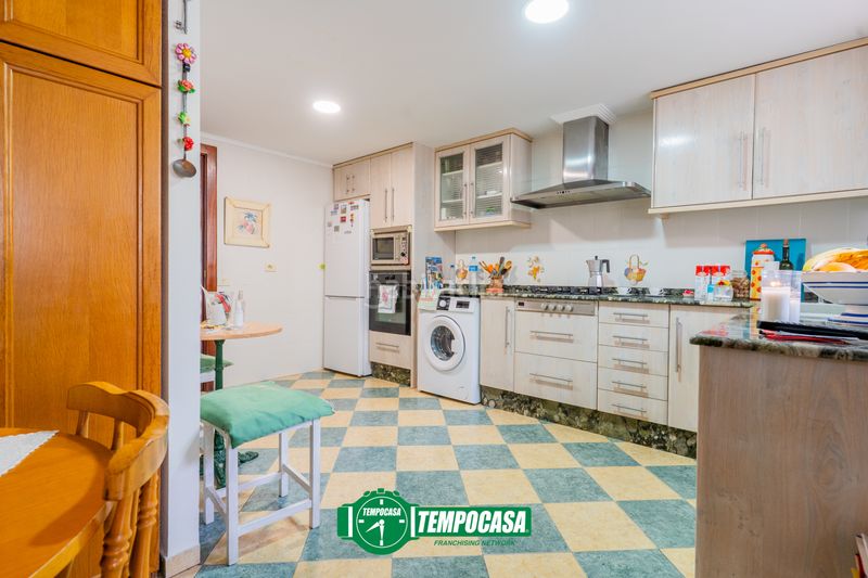 Foto a6d95168-880a-427c-bfcc-db05e0c8aa8d. Casa adossada amb aparcament a Godella