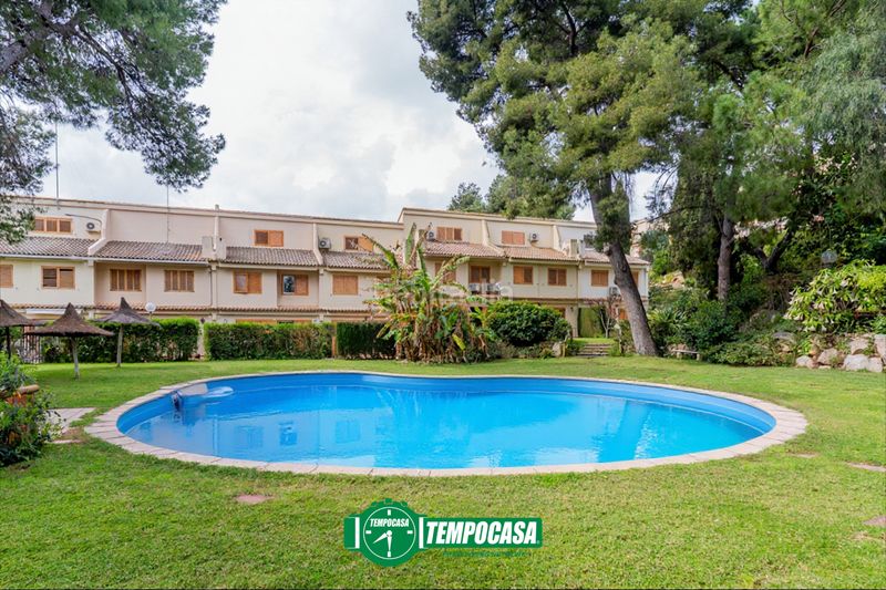 Foto b21bfd7e-6d81-4f9e-a746-6c0ab7a37c9f. Casa adossada amb aparcament a Godella