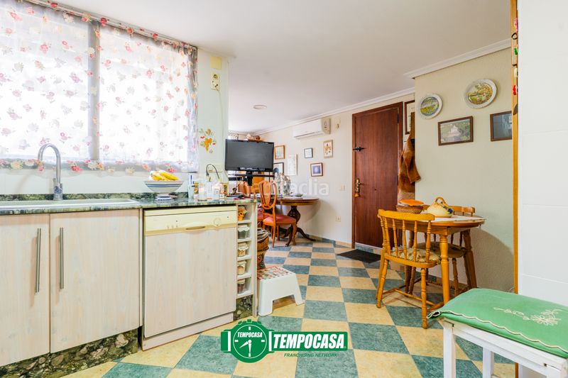 Foto d642a328-313e-4de6-b226-07aee075bd57. Casa adossada amb aparcament a Godella