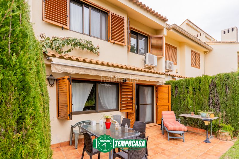 Foto e460d174-f139-4743-aa19-9bbc36987c6e. Casa adossada amb aparcament a Godella