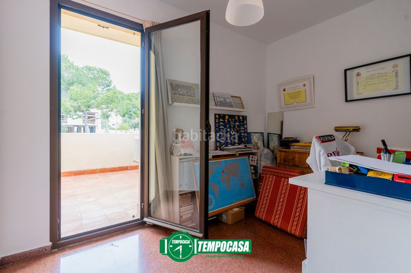 Foto ed160a8e-beaa-4e86-b0c3-09957f60aa64. Casa adossada amb aparcament a Godella