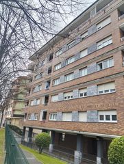Pis  Lauaxeta. Se vende piso en kabieces con terraza, plaza de garaje y traster