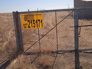 Masia a Sierra de Fuentes. Parcela en sierra de fuentes en la zona del camino de la charca