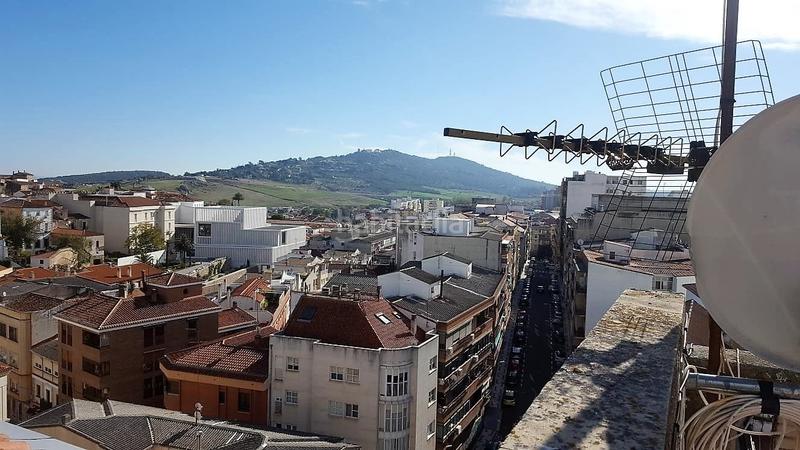 Foto 2c1ace93-7b21-4ab3-a5cf-31289e0c32d8. Pis amb aparcament a Casco Antiguo Cáceres