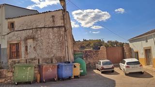 Terrain résidentiel à Montánchez. Terreno urbano con casa en montanchez