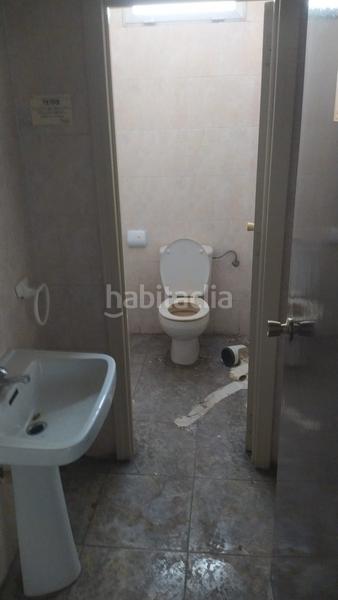 Foto 3b921e7e-a254-4899-b438-9fc3f5bcac95. Alquiler local comercial se alquila gran local céntrico habilitado para cafetería en Cáceres