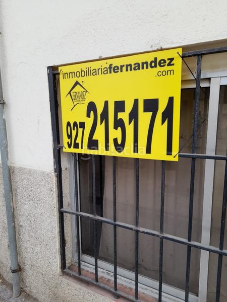 Foto 647d7aca-bab6-41c7-ac71-3d192b6f30b0. Alquiler local comercial se alquila gran local céntrico habilitado para cafetería en Cáceres