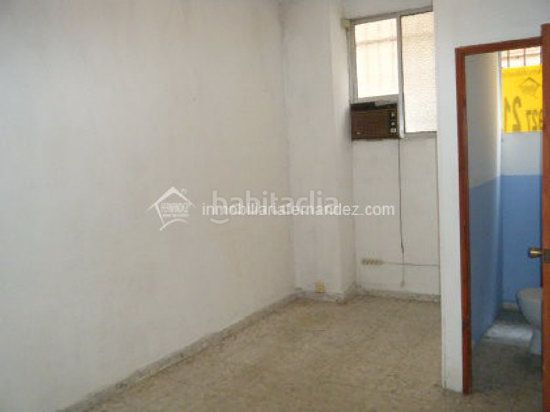 Foto a6ad2714-00ce-404d-8240-d719e4587d40. Local comercial a Centro Cáceres