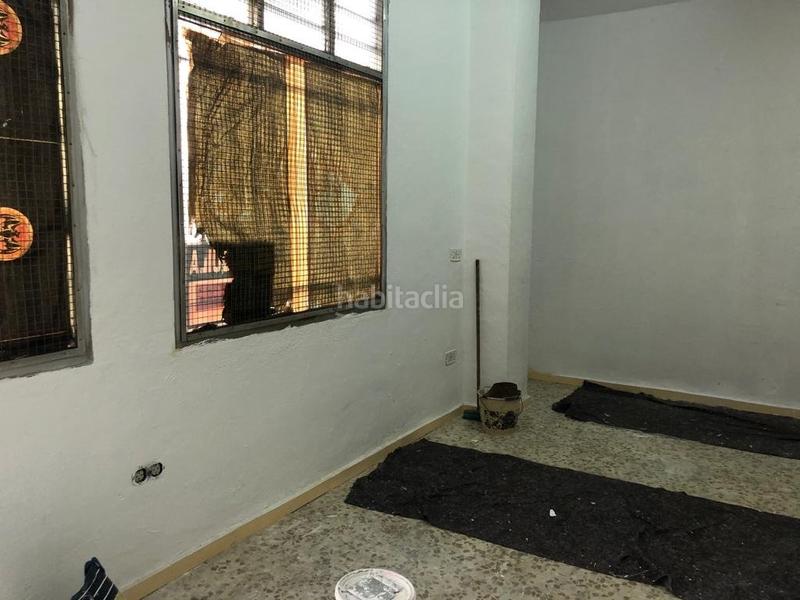 Foto 5dcd4d53-5f83-470d-b85f-dfd4e0cd44ea. Alquiler local comercial ideal para montar pequeño negocio en Cáceres