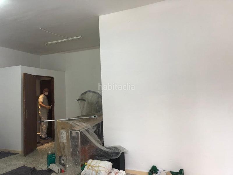 Foto f440f9ef-3fd5-46c9-a8cc-d34d1303005c. Alquiler local comercial ideal para montar pequeño negocio en Cáceres