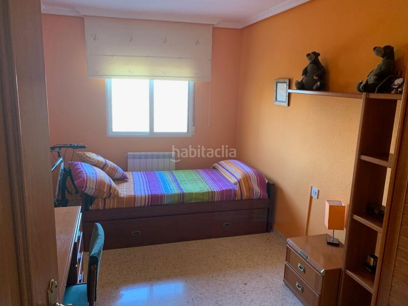 Foto 57c63634-c3eb-4ecd-b3eb-9300a35f1d70. Chalet  con piscina en Campus Universitario Cáceres