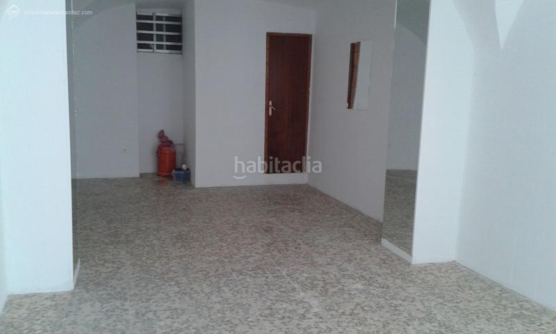 Foto 9b6e6a29-0081-464f-be2e-5c98d4cd035d. Alquiler local comercial se alquila local céntrico en Cáceres