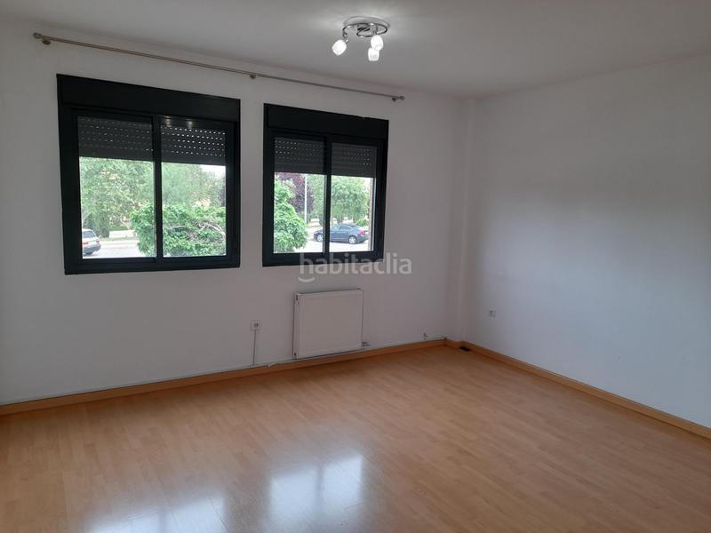 Foto a09ff57c-2381-4fc2-a412-f50c2e00ef46. Casa adossada amb calefacció aparcament a Montesol - Mejostilla Cáceres
