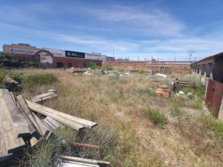 Bâtiment à usage industriel à Nuevo Cáceres. Terreno de uso industrial en charca musia de 1200 metros a pie d