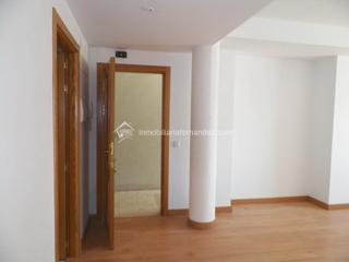 Apartament a Malpartida de Cáceres. Apartamento con patio de 25 metros