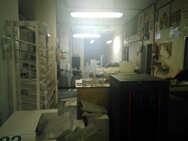 Foto f498fe0c-d44b-44c7-8825-5f524f6f2619. Alquiler local comercial local a 5 min de cánovas en Cáceres