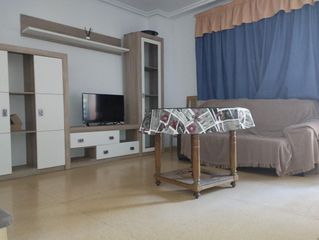 Pis a Casco Antiguo. Se vende vivienda de cuatro dormitorios en zona colon con garaje