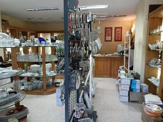 Lloguer Local Comercial a Centro. Local centrico con gran almacen