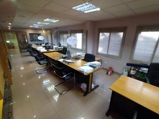 Office space in Ruta de la Plata. Se vende oficina en pleno centro de cáceres