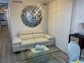 Appartement à Centro. Estupenda oficina y piso reformado con las mejores calidades en