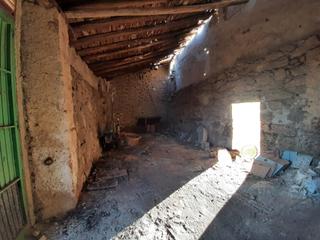 Edifici a Malpartida de Cáceres. Nave con patio para reformar en malpartida de cáceres