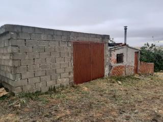 Maison à Valdesalor - Rincón de Ballesteros. Parcela con construcción de 65 metros en sierra de fuentes