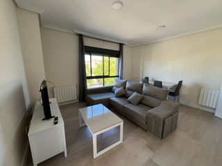 Miete Etagenwohnung in Nuevo Cáceres. Precioso piso con garaje y piscina