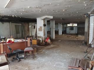 Lloguer Local Comercial a Aguas Vivas - La Zambomba. Local de esquina con salida de humos y luz industrial