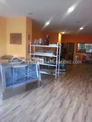 Foto f3773393-8dba-423d-87e9-49c730796e6a. Local comercial a Ruta de la Plata Cáceres