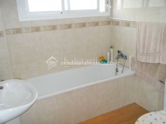 Foto 93ef2810-ee74-43ff-a3b7-6bd6022c2c60. Apartament amb calefacció aparcament a Casco Antiguo Cáceres
