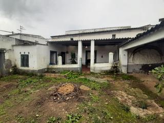 Casa a Sierra de Fuentes. Gran casa en sierra de fuentes con muchas posibilidades