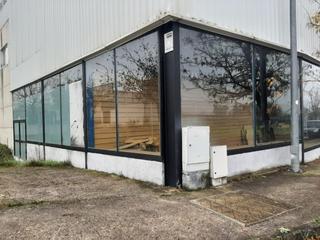 Bâtiment à usage industriel à Montehermoso. Nave en venta en polígono las arenas malpartida de cáceres
