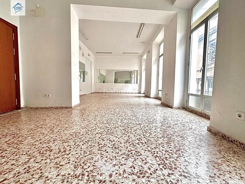 Foto 4de960b0-947b-43f8-8565-9a95105398df. Alquiler local comercial increible local comercial perfecto como estudio o oficinas en Cáceres