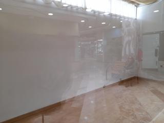 Lloguer Local Comercial a Centro. Local en galería de cánovas