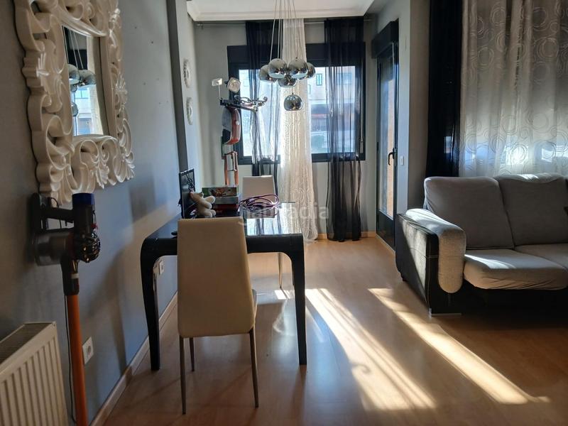 Foto 769633ba-a756-44e4-8735-27cf8a9df048. Piso gran piso con patio en Montesol - Mejostilla Cáceres