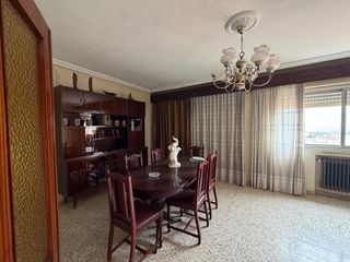 Pis a Casco Antiguo. Piso enorme en la plaza de la concepción