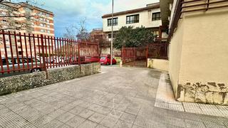 Lloguer Aparcament cotxe a Estación Arroyo Malpartida. Plaza de garaje en el centro
