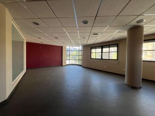 Miete Büro in Casco Antiguo. Oficina totalmente extrerior.