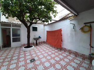 Maison à Casar de Cáceres. Casa de pueblo con patio de 20 metros en el casar de cáceres