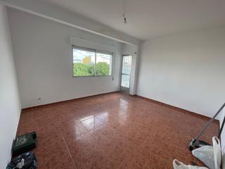 Maison à Nuevo Cáceres. Piso con nave de 250 metros en charca musia