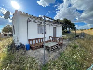 Maison à Casar de Cáceres. Terreno con casa en el casar de cáceres