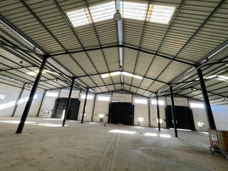 Lloguer Nau industrial a Nuevo Cáceres. Espectacular nave de 2100 metros ideal para negocios