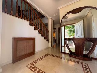 Casa adossada a Ruta de la Plata. Magnifica vivienda en el r66